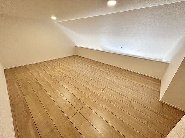 リビング上部はロフト付です！ 開放感のあるお部屋になっています。