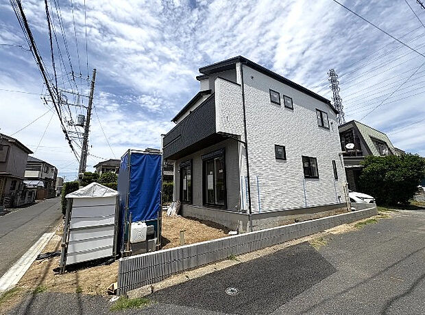 前面道路含む外観