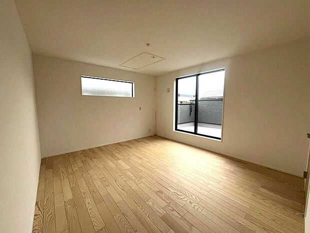 主寝室はベッドを入れてもゆとりある9.75帖