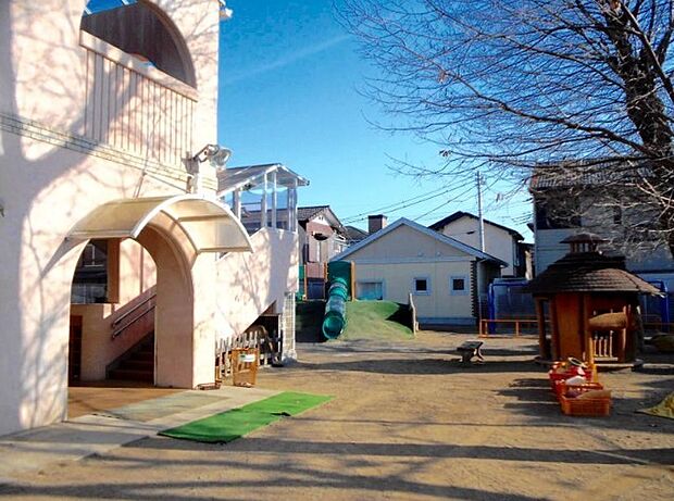 上尾みどりが丘幼稚園 創立以来40数年の伝統を大切にする幼稚園。情操教育の一環としてプロの奏者による生演奏の機会を多く取り入れています。(1100m)