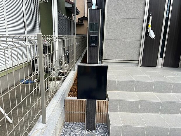 シンプルでスタイリッシュなポスト