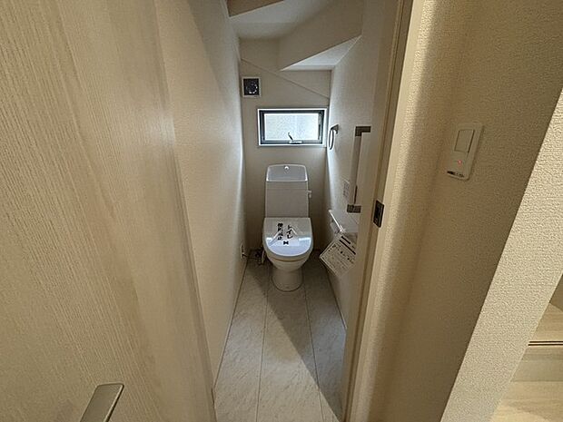 1・2階ともにウォシュレット付！2か所トイレがございますので、朝のトイレ渋滞も解消！