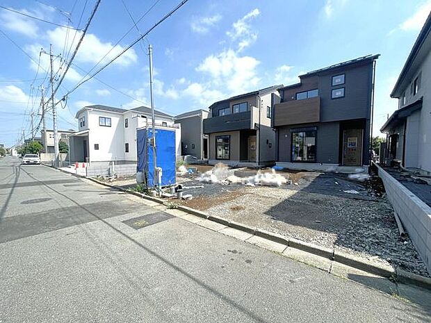 前面道路は6Mと駐車もラクラク♪