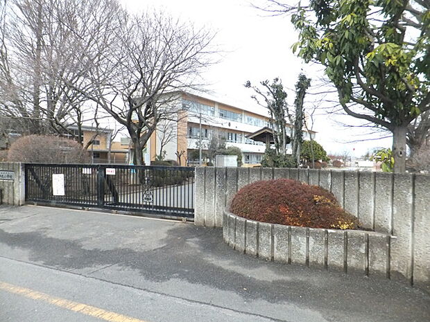 中丸小学校 1887年(明治20年)に開校した、北本市内で一番長い歴史を誇る学校です。「気づき、考え、行動する児童を育成する。