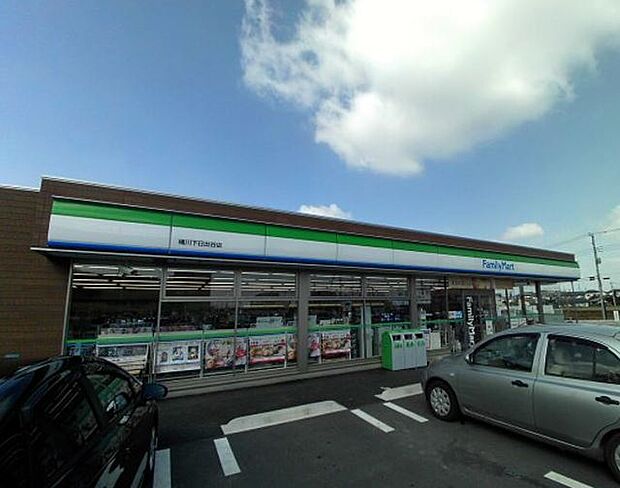 ファミリーマート 桶川下日出谷店 ちょっとしたお買い物はもちろん、ATMのご利用もできるので、近くにあるとやっぱり便利ですね!(480m)