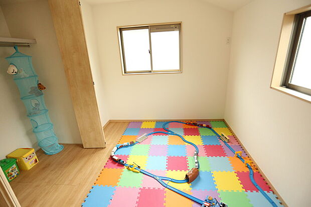 2階洋室（施工例） 全居室2面採光＆収納あり！使い勝手の良いお部屋です。