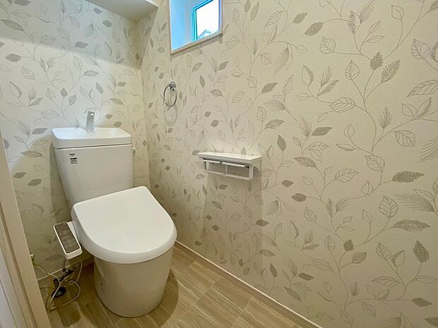 トイレ　LIXIL INAX「ベーシア」（施工例） 1・2階ともにウォシュレット付き。