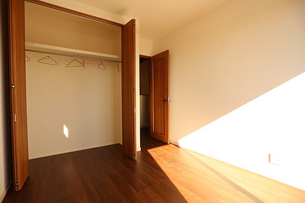 全居室収納あります!(施工例) クローゼットはレスフラット仕様で床に傷がつきにくい♪