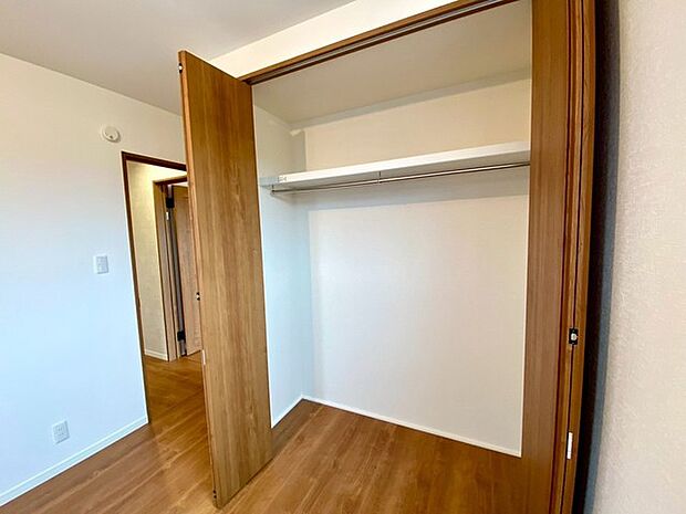 全居室収納あります！ クローゼットはレスフラット仕様で床に傷がつきにくい♪