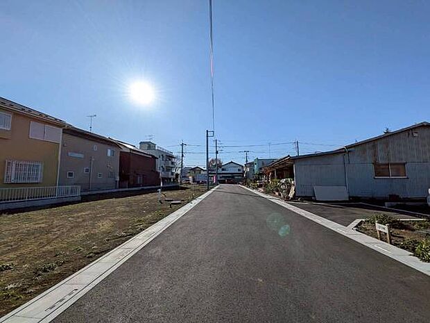 前面道路は開発道路幅員約6Ｍ！駐車もラクラク♪