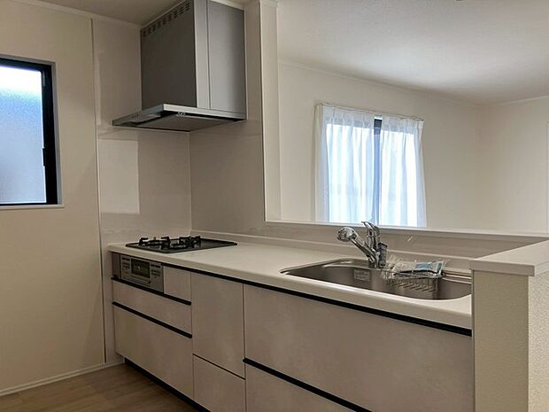 ホワイトのナチュラルなキッチンです