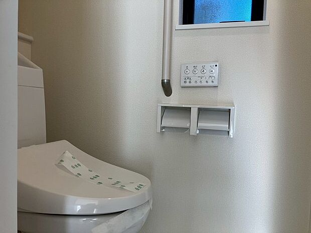 1・2階ともにウォシュレット付!2か所トイレがございますので、朝のトイレ渋滞も解消!