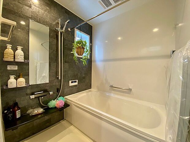 暖房乾燥機付き浴室　ハウステック　「ルクレ」（施工例） 高断熱＆お手入れも簡単のフェイスクリン浴槽。