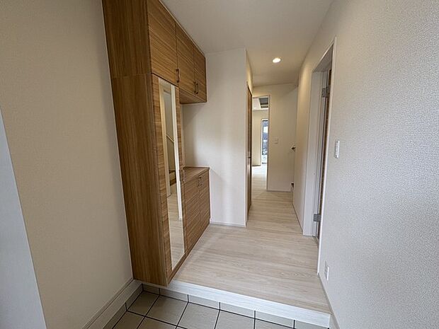 すっきりきれいに収納できそうなシューズボックス付です