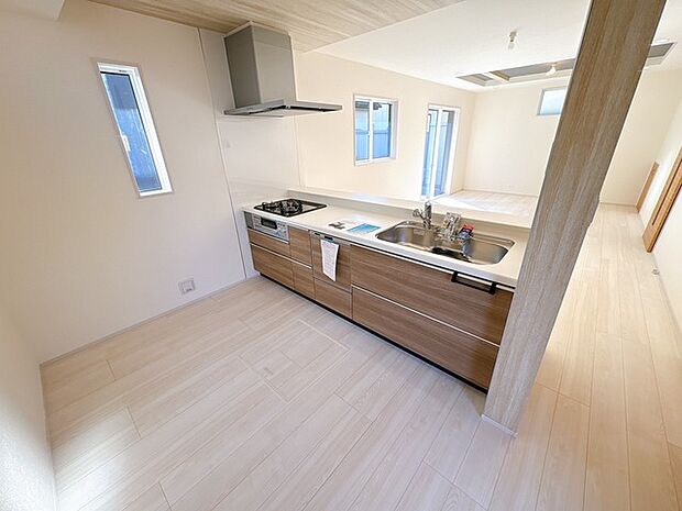 窓があり、明るいキッチン！