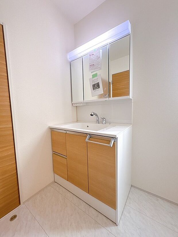 ゆとりの洗面スペースで朝の身支度もスムーズに