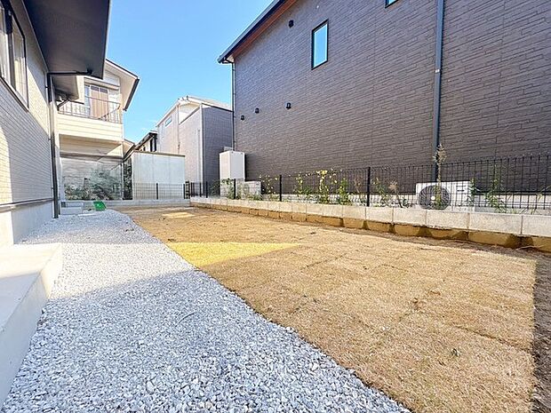 日当たり良好な南庭ございます！ちょっとしたガーデニングにも♪