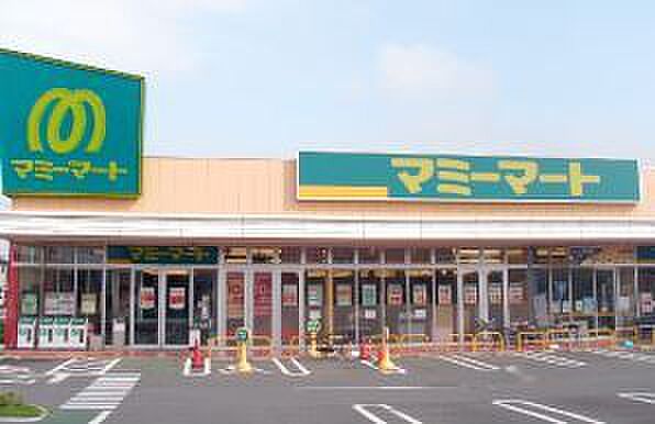 マミーマート坂田店 営業時間…9:00〜21:00。140台停められる駐車場があるので重い物やたくさん物を買うときにも安心。リサイクルステーションやクリーニングもあります。(1500m)