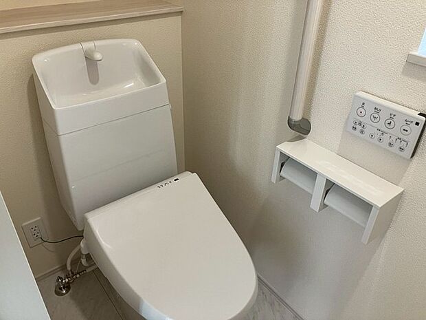 1・2階ともにウォシュレット付！2か所トイレがございますので、朝のトイレ渋滞も解消！