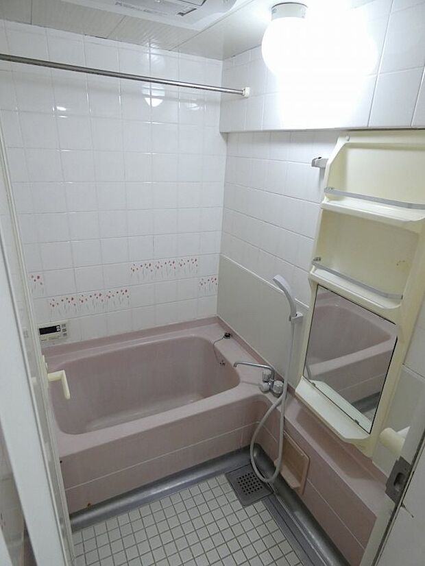 浴室暖房機付きバスルーム