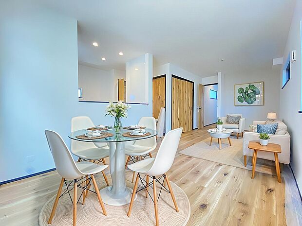 周辺は高い建物が建ちにくいエリア。どこまでも青空が望めます。 本画像はCGで作成しており、実際に現地に家具は置かれておりません。また、価格に家具は含まれておりません。