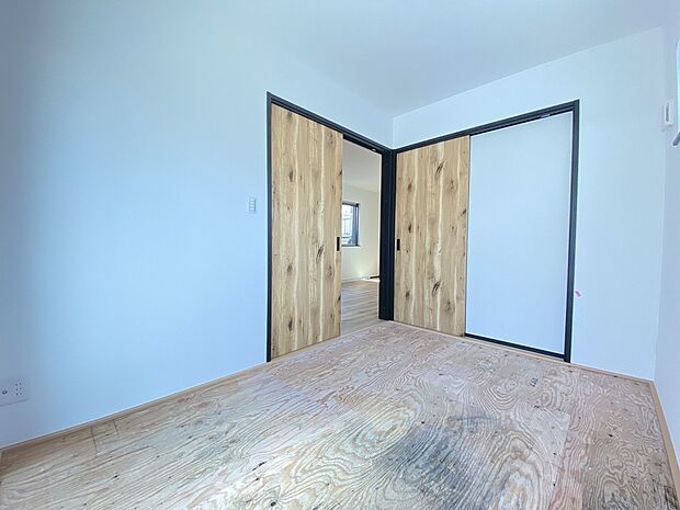 和室もとってもお洒落 親子で畳の上をゴロゴロ、のどかな休日を想像してしまいますね。