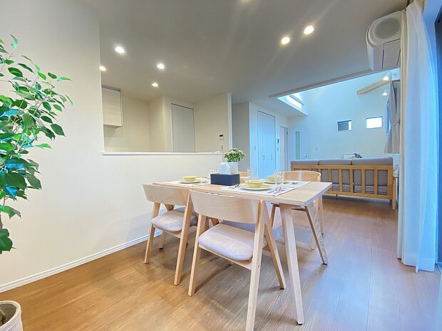 お洒落な雑貨屋さんで見つけた、あの小物やインテリアも置ける　そんな喜びをここで叶えませんか。