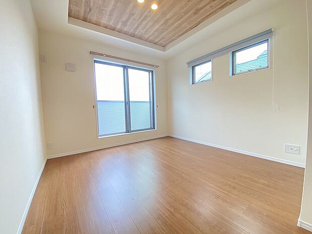 寝室の外から入ってくる心地いい風と明るい光、そして鳥の鳴き声をＢＧＭに今日も一日が始まりそうです。