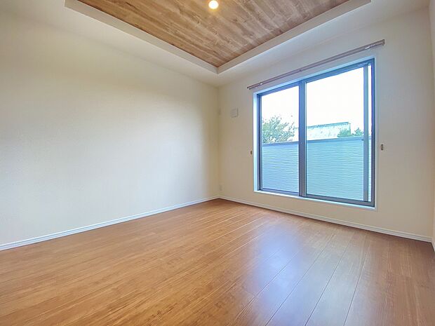 ゆったりとした安らぎに包まれる、静かな寝室。