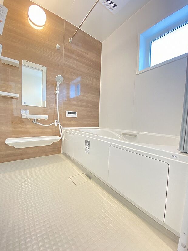 一日の終わりに静かに包まれる癒しの空間。ご家族皆様おくつぎいただけます。