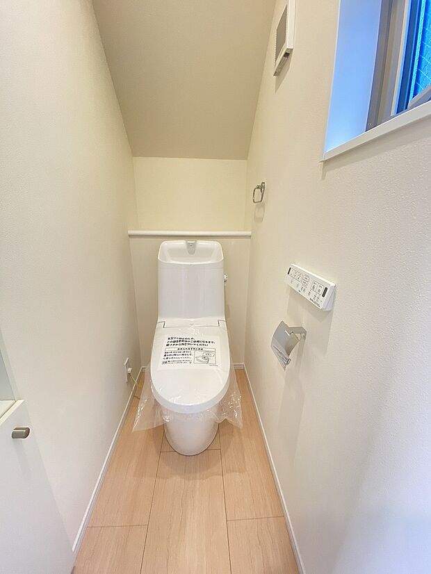 おトイレは各階にあります。来客時も別々に使用できますね。