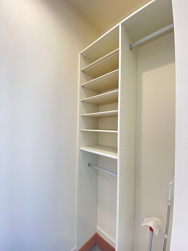 お部屋ごとに設けた収納は使いやすさへのこだわりです。