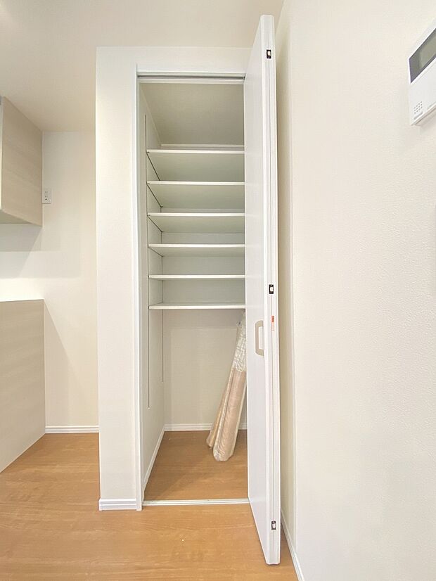 しまいやすく、使いやすく。快適収納のある洋室です。