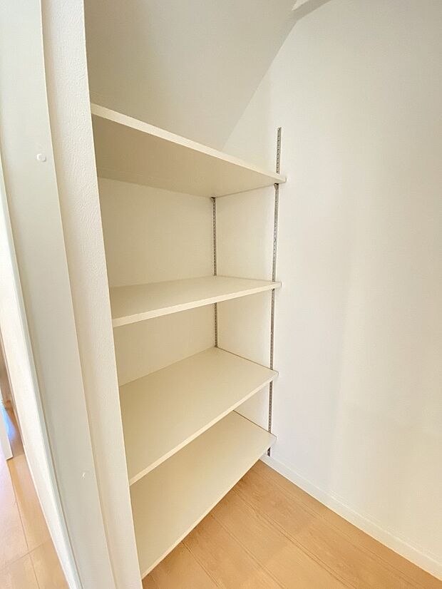 大容量のパントリーもご用意　育ち盛りのお子様が見えるご家庭の強い味方　パントリーでたっぷりストック