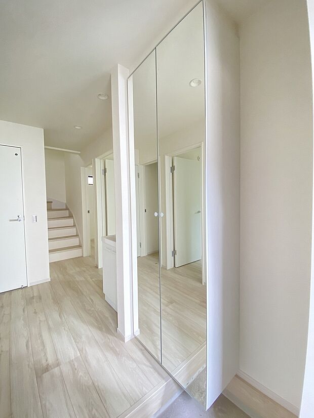 天井まで届く大容量シューズボックスで、靴の収納もラクラク