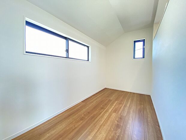 テイストやカラーを変えて、楽しいお部屋作りをお楽しみください