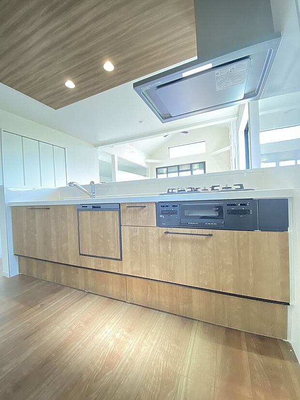 手元を隠せる設計で、いつでもすっきりスマートに。