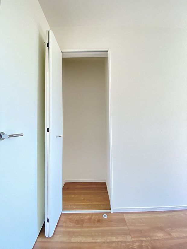 お部屋ごとに設けた収納は使いやすさへのこだわりです。