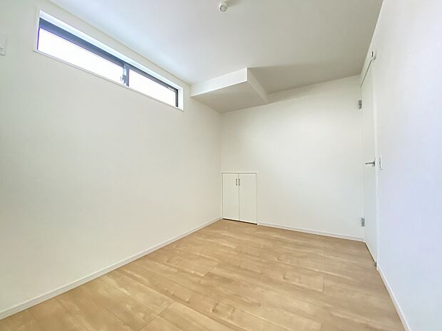 暮らしにやさしく寄り添う、明るい洋室です。