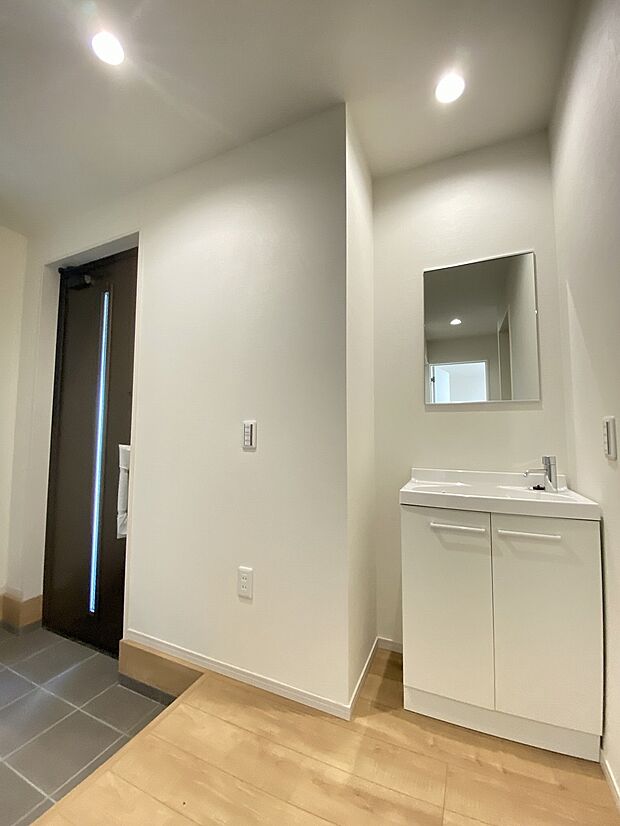 天井まで届く大容量シューズボックスで、靴の収納もラクラク