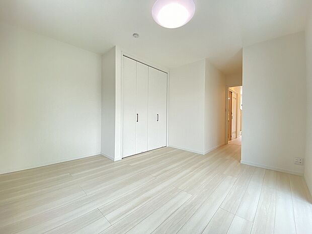 お好みのカーテンやラグで、自分好みにカスタマイズ