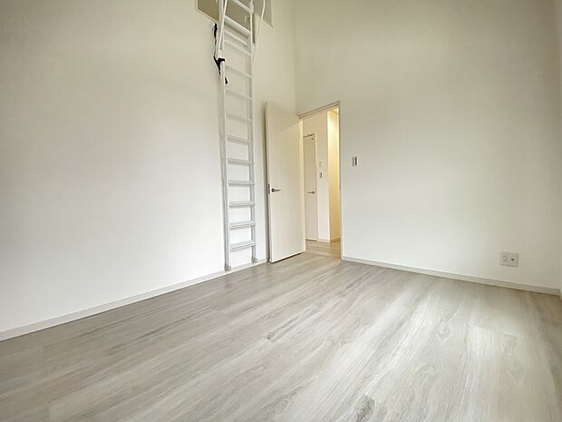 入口を出てすぐにはトイレもあり、お子様が夜怖くても一人でトイレに行くのに安心ですね。