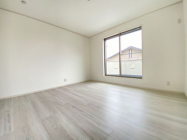 おひさまの光を、爽やかな風をたっぷりと取り込めます。お子様の自立を育む、一人部屋の夢も叶います。