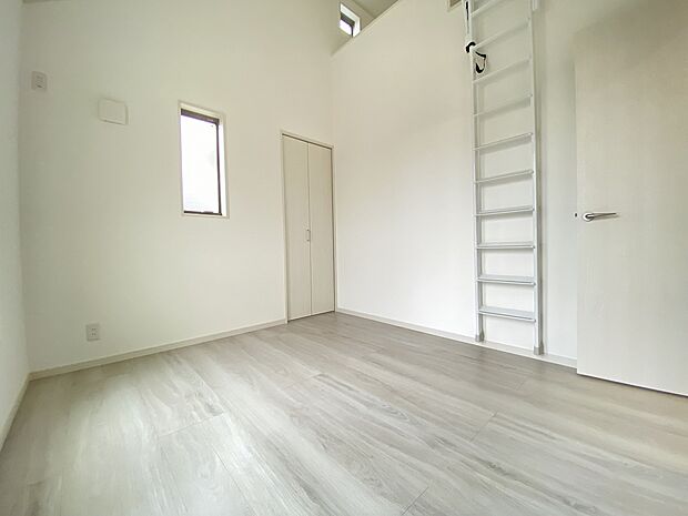 広々としたこの部屋はお子様の成長に合わせてインテリアを設置することが出来ます。