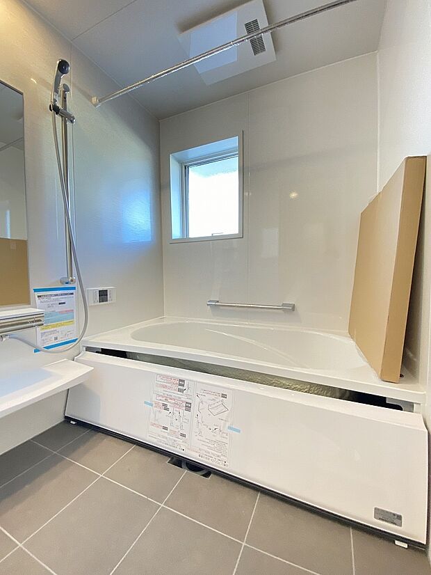 落ち着いた色合いで疲れた体を癒してくれる、贅沢な寛ぎ空間です。