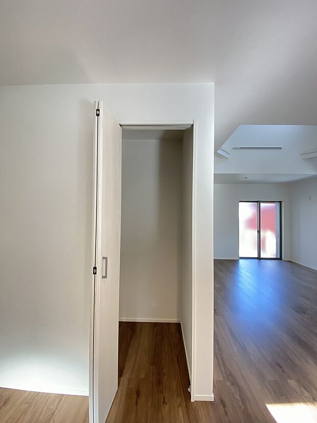 育ち盛りのお子様のいる暮らしを、頼もしく支える大容量パントリー