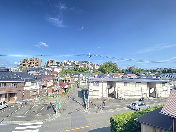 木々が風で揺れる音や、小鳥たちの鳴き声をBGMに室内でゆったりとプライベートタイムをお過ごしいただけます。