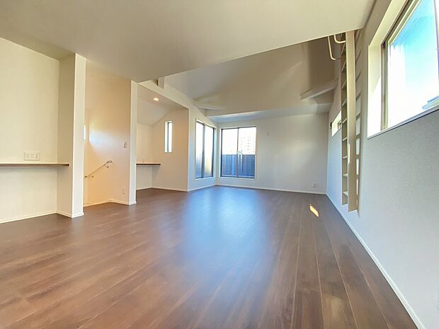 キッチンスペースも広いのでお子様といっしょに楽しくお料理もできます。