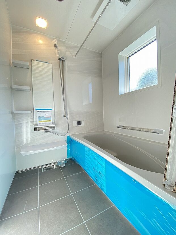 落ち着いた色合いで疲れた体を癒してくれる、贅沢な寛ぎ空間です。