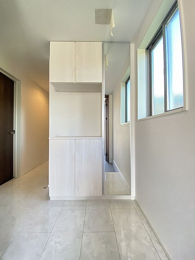 シューズインクロークにたくさんの靴はお任せ 玄関が綺麗に保てそうです。